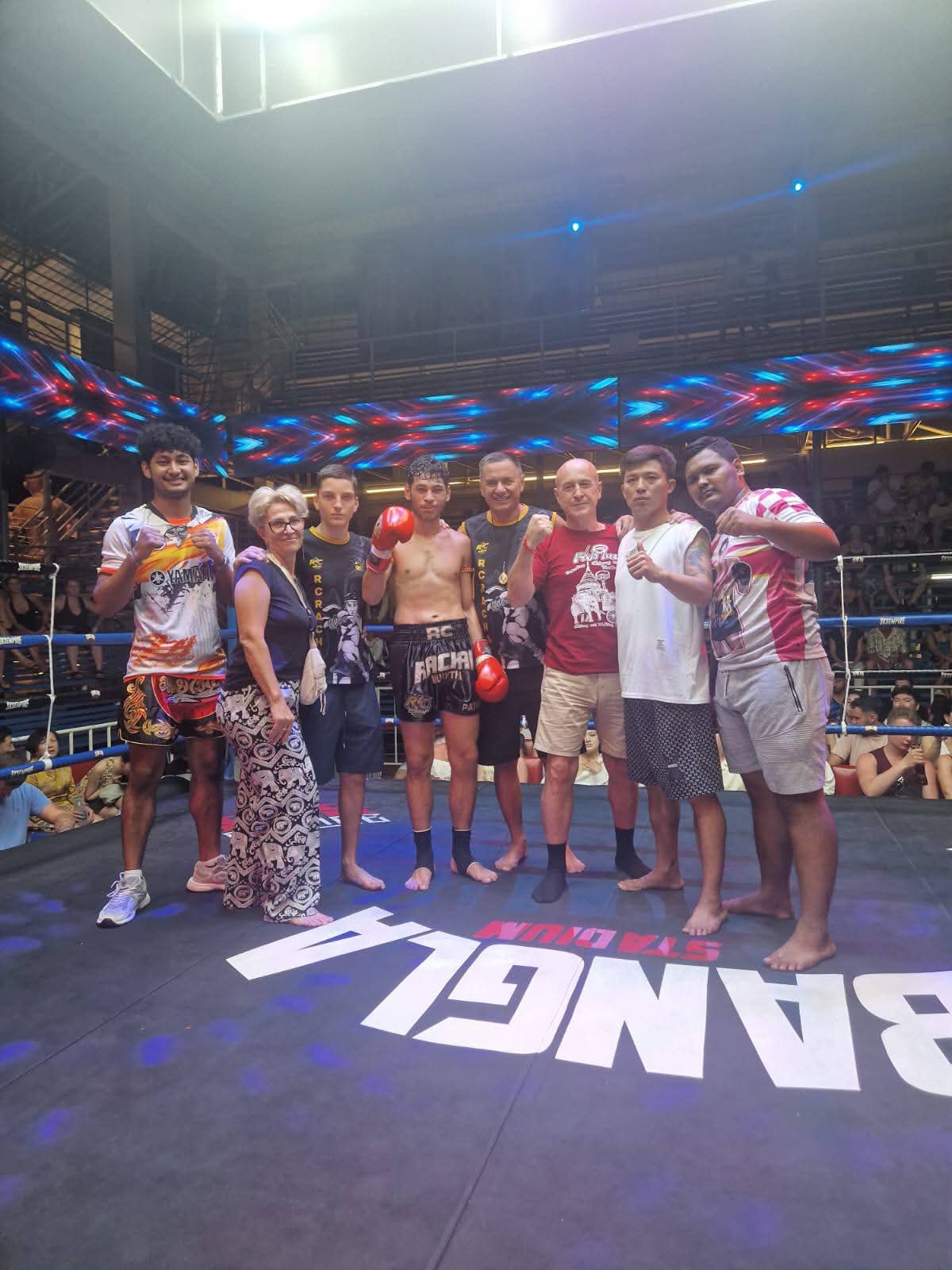 Muay Thai Thailanda, Bangla Stadium Phatong, Florin Mînă Hanshi 9 DAN, Tai Shin Do Gym București, Luptători Sectorul 5, Performanță internațională, Kickboxing Bucuresti România, Campioni tineri din Bucuresti, Arte marțiale București, Kickboxing si Muay Thai in Bucuresti