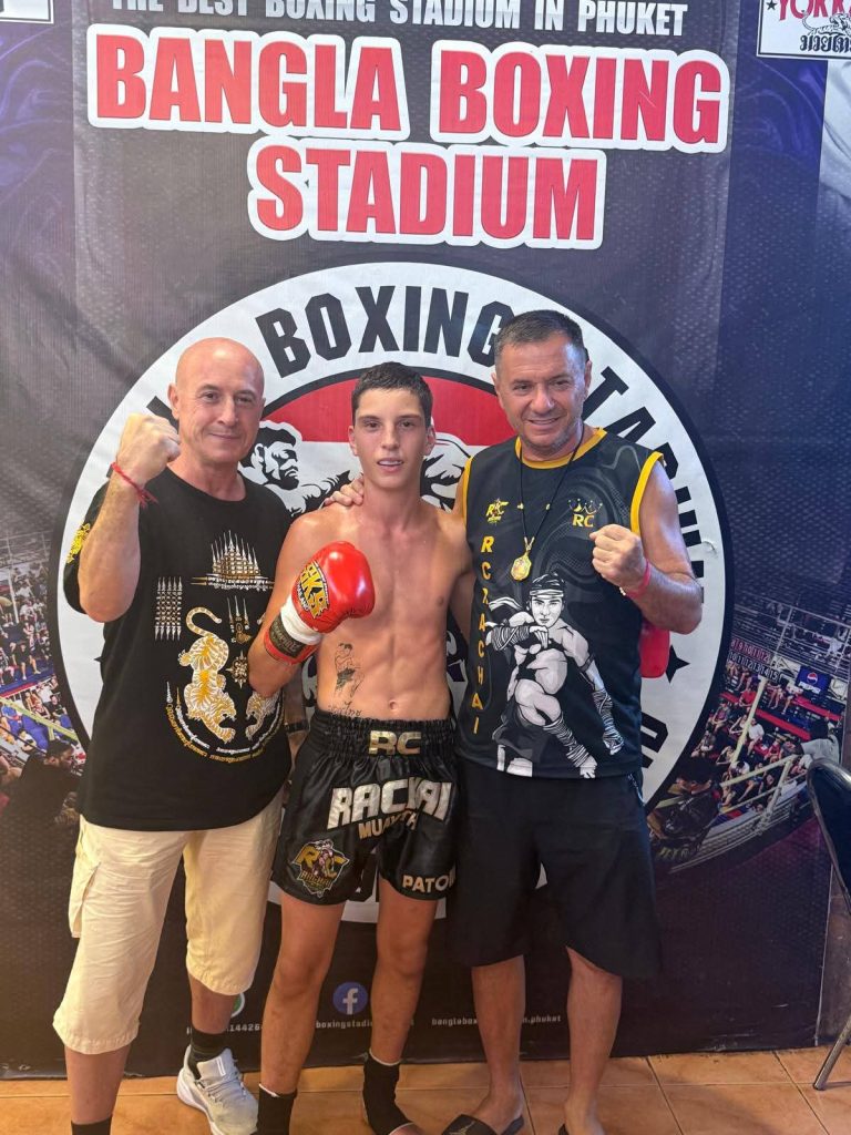 Muay Thai: Explozie de Forță la Bangla Stadium! Albert Iancu și Matei Mareș Strălucesc în Thailanda sub Comanda Maestrului Florin Mînă!